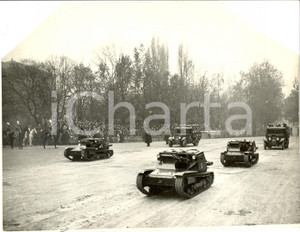 Fotografia d epoca originale 1935 ca MILANO Carri armati in PARCO SEMPIONE per Genetliaco del Re Fotografia 1
