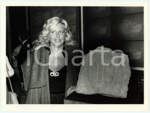 1984 CANALE 5 - SUPERFLASH Giuliana ROMANI ADAMI e la scultura "Modì 4" Foto (2)