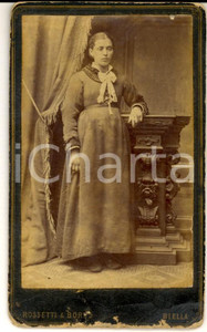 Fotografia d epoca originale 1880 ca BIELLA Ritratto di donna con fiocco bianco Foto ROSSETTI & BORRO 1