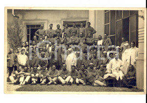 Fotografia d'epoca originale 1916 MILANO WW1 Feriti in guerra posano con le suore e i medici *Foto ARAGOZZINI 1