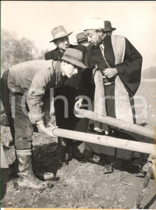1953 GERMANY Prince Saif Islam al Hassan of Yemen visit earth-oil district
