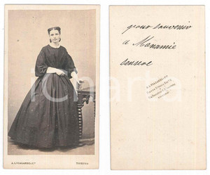 Fotografia d epoca originale 1870 ca TORINO Ritratto di donna in piedi con un libro Foto A. VIALARDI CDV 1