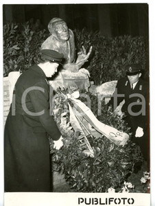 1954 ROMA Inaugurazione busto del poeta TRILUSSA di Lorenzo FERRI *Foto 13x18 cm