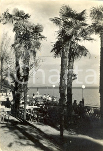 Cartolina originale da collezione 1962 ABBAZIA / OPATIJA Bar sul lungomare con villeggianti *Cartolina FG VG 1
