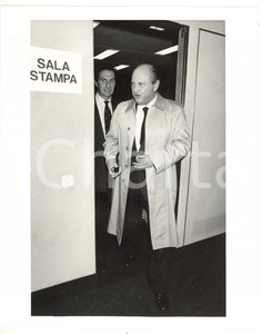 1987 MILANO Renato RUGGIERO in sala stampa *Foto VINTAGE 20x25 cm