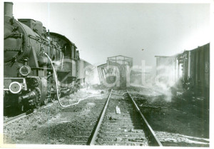 Fotografia d epoca originale 1943 KOLN WW2 Vagoni ferroviari distrutti dai bombardamenti Fotografia 1