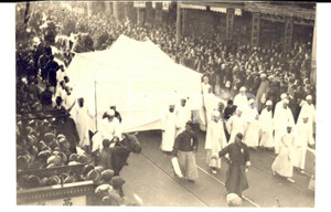 Fotografia d epoca originale 1934 SHANGHAI CHINA Funerali tradizionali  Capannone bianco degli amici Foto 1