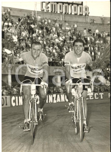 1958 CICLISMO GIRO DELL'EMILIA Diego RONCHINI Noè CONTI nel giro trionfale *Foto