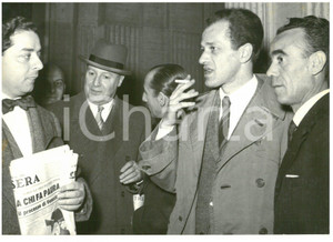 1957 ROMA Viminale - Giuseppe SARAGAT e Matteo MATTEOTTI *Foto 18x13 cm Fotografia d'epoca, con didascalia coeva al verso.  CONDIZIONI: FAIR (piegatura all'angolo inferiore sinistro) FORMATO: 18x13 cm    originale e autentica 1