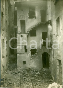 Fotografia d epoca originale 1920 ca MILANO Edificio sventrato Via SAN PIETRO IN GESSATE Alloggio portinaio 1