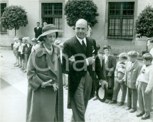 Fotografia d epoca originale 1960 ca FRANCE Umberto II in visita a una scuola elementare Fotografia 1