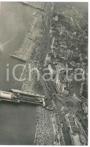 Fotografia d epoca originale 1960 ca BRIGHTON UK The crowdfilled beach  Airview  Photo 1