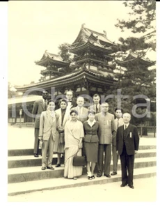 Fotografia d epoca originale 1958 TOKYO Membri della Conferenza UNESCO in visita ai templi Foto 11x15 cm 1