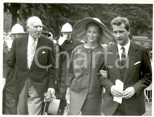 Fotografia d epoca originale 1961 WATERMAELBOITSFORT B Principi Paola Alberto arrivano all ippodromo Foto 1