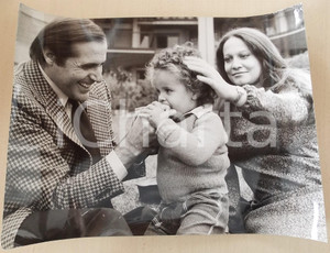 1970 ca COSTUME Carlo GIUFFRE' con moglie e figlio bambino (3) Foto 40x30 cm
