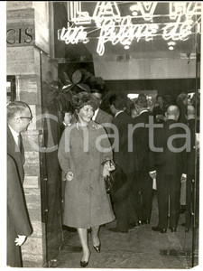 Fotografia d epoca originale 1960 ca PARIS Odile VERSOIS alla prima di un film Fotografia 20x24 cm 1