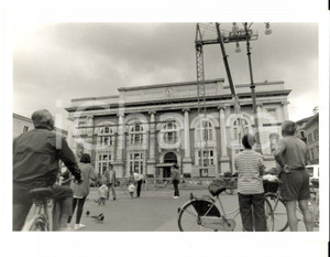 Fotografia d epoca originale 1980 ca PESARO Restauri alla facciata del Palazzo delle Poste Fotografia 18x13 1