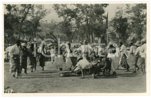 1930 ca CONGO BELGE - KATANGA Camp PANDA - Musiciens *Photo GABRIEL 187 Fotografia originale d'epoca, in formato cartolina postale.FOTOGRAFO: L&eacute;opold Gabriel - Panda - Katanga  GOOD/buono  Formato: 14x9 cm originale e autentica 1