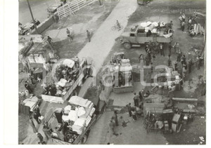 1953 NAPOLI Accoglienza della popolazione alluvionata *Fotografia 18x13 cm
