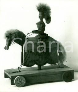 Fotografia d epoca originale 1936 MILANO Un giocattolo in legno esposto alla Mostra FOTOGRAFIA 1