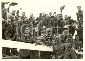 Fotografia d epoca originale 1935 GENOVA Soldati italiani in partenza per l A.O.I. Fotografia 1
