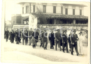 Fotografia d epoca originale 1955 CREMONA Un corteo nuziale di campagna Fotografia VINTAGE 18 x 12 SERGNANO 1