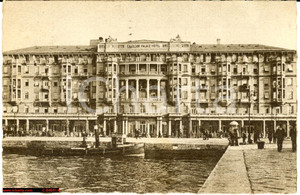 Cartolina originale da collezione 1935 Trieste - Savoia Excelsior e banchina animata 1