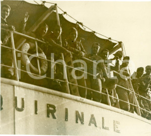 Fotografia d epoca originale 1935 NAPOLI ? Reparti militari su piroscafo QUIRINALE per AFRICA ORIENTALE Foto 1