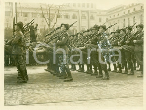 Fotografia d epoca originale 1940 MILANO WW2 La Milizia Universitaria sfila al passo dell oca DANNEGGIATA 1