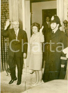 Fotografia d epoca originale 1966 LONDRA Premier labourista Harold WILSON a DOWNING STREET Fotografia 1