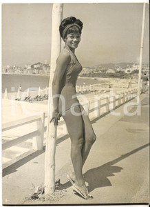 1961 FESTIVAL DI CANNES Attrice Emily YANCY sulla Croisette *Foto 13x18 cm