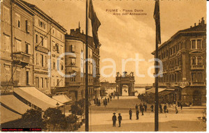 Cartolina originale da collezione 1924 FIUME Piazza Dante ARCO DELL'ANNESSIONE Animata CARABINIERI FP NV 1