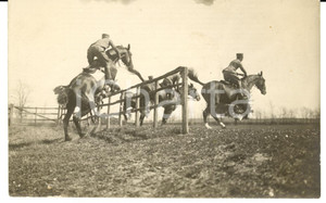 Fotografia d'epoca originale 1915 ca ROMA PIAZZA DI SIENA Militari in addestramento alla SCUOLA DI CAVALLERIA 1