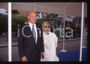 Fotografia d epoca originale Raimondo VIANELLO Sandra MONDAINI  TELEGATTI 1990 35 mm vintage slide 2 1