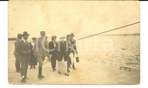Fotografia d'epoca originale 1920 ca TRIPOLI (LIBIA) Militari con le famiglie in visita al porto *Foto CHAUFF 1