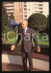 Fotografia d epoca originale Raimondo VIANELLO  Evento in villa  1995 ca 35 mm vintage slide 48 1