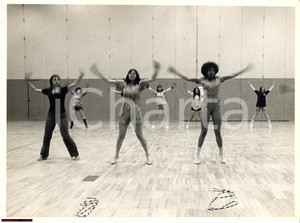 Fotografia d epoca originale 1965 ca NEW JERSEY USA Gymnastics for women aerobics REAL PHOTO 1