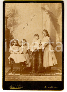 Fotografia d epoca originale 1891 MILANO Ritratto di famiglia con quattro bambine Foto Giulio ROSSI 18x25 1