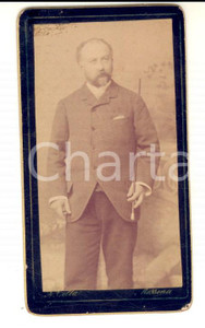 Fotografia d epoca originale 1890 ca MESSINA Ritratto maschile con il bastone Foto Luigi COLLA 5x8 cm 1