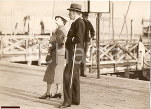 Fotografia d'epoca originale 1938 VENEZIA Mary WINDSOR in visita a piazza SAN MARCO 1