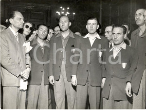 Fotografia d'epoca originale 1950 ROMA Piero MONTAGNANI riceve la Nazionale Francese 1