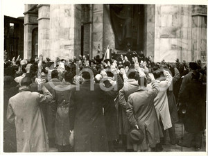 Fotografia d'epoca originale 1935 ca MILANO Omaggio Dopolavoristi Monumento a Caduti 1