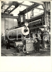 Fotografia d'epoca originale 1955 ca VARSAVIA (POLONIA) Operai al lavoro in una cartiera *Fotografia 1