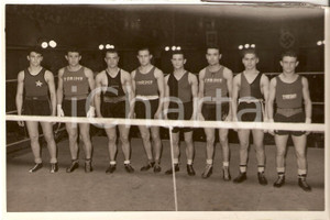 Fotografia d'epoca originale 1940 ca TORINO Squadre boxe dilettanti TORINO e MILANO prima del match *Foto 1
