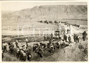Fotografia d epoca originale 1938 CINA Costruzione strade nel deserto per l esercito 1