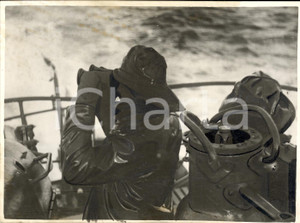 Fotografia d epoca originale 1944 GUERRA NAVALE WW2 Vedette tedesche scrutano convoglio nemico PROPAGANDA 1