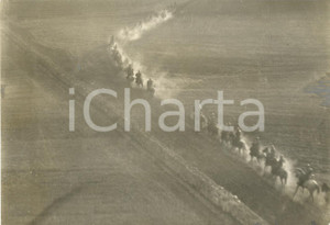 Fotografia d epoca originale 1935 ca DESERTO LIBICO Truppa di cavalleria in marcia FOTO 1