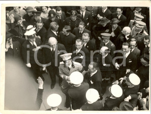 Fotografia d epoca originale 1934 MILANO Umberto II visita padiglione Corazzata FIERA CAMPIONARIA DANNEGGIATA 1