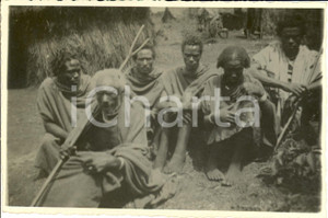Fotografia d epoca originale 1938 SOMALIA AOI Gruppo di indigeni GALLA in un villaggio Fotografia 1
