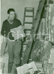 Fotografia d epoca originale 1953 GIRO ITALIA Ciclista Renzo SOLDANI in magazzino calzature MARUS BIEFFE Foto 1